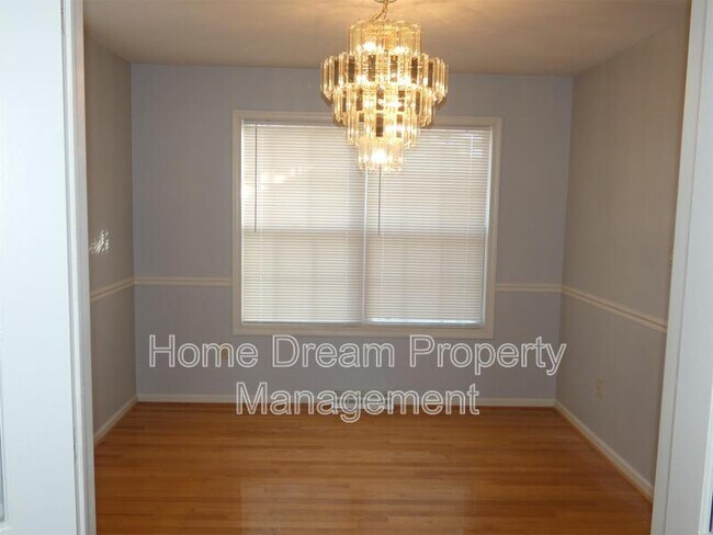 Building Photo - 2623 Van Buren St