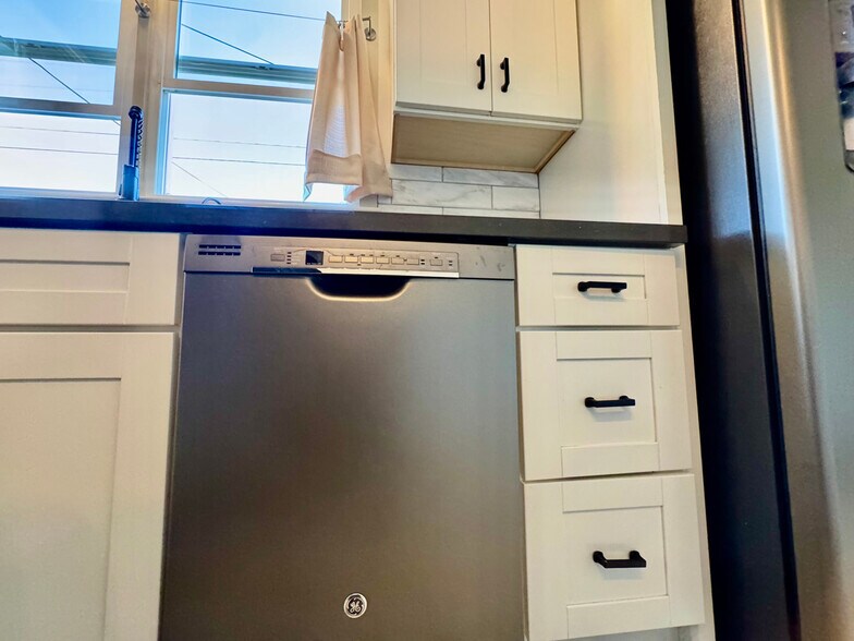 Building Photo - 1054 24th St