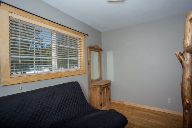 Building Photo - Flexible lease terms! Move in special! Stu...