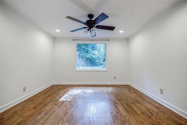 Building Photo - 183 Locust St NE