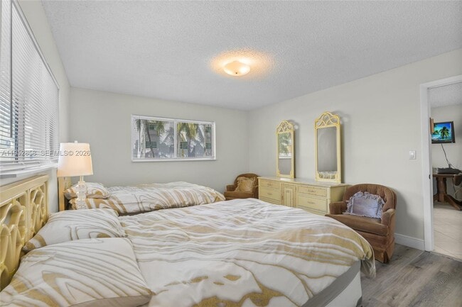 Building Photo - 4141 Collins Ave