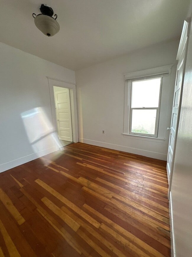Building Photo - 1405 Canby St