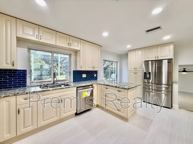 Building Photo - 957 Weathersfield Dr