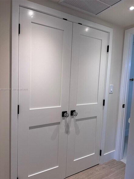 Building Photo - 90 Edgewater Dr