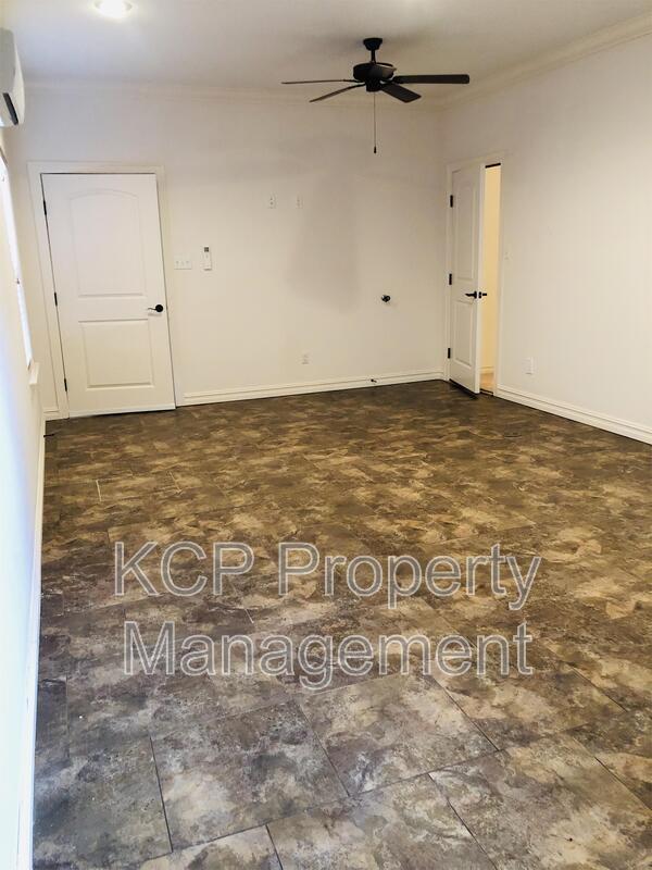 Building Photo - 8105 Cisterna Way