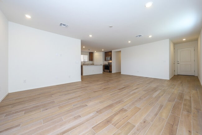 Building Photo - 9122 E Red Blf Ct