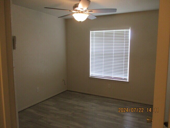 Building Photo - 165 Armadillo Ln