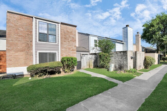 Building Photo - 8573 Wilcrest Dr