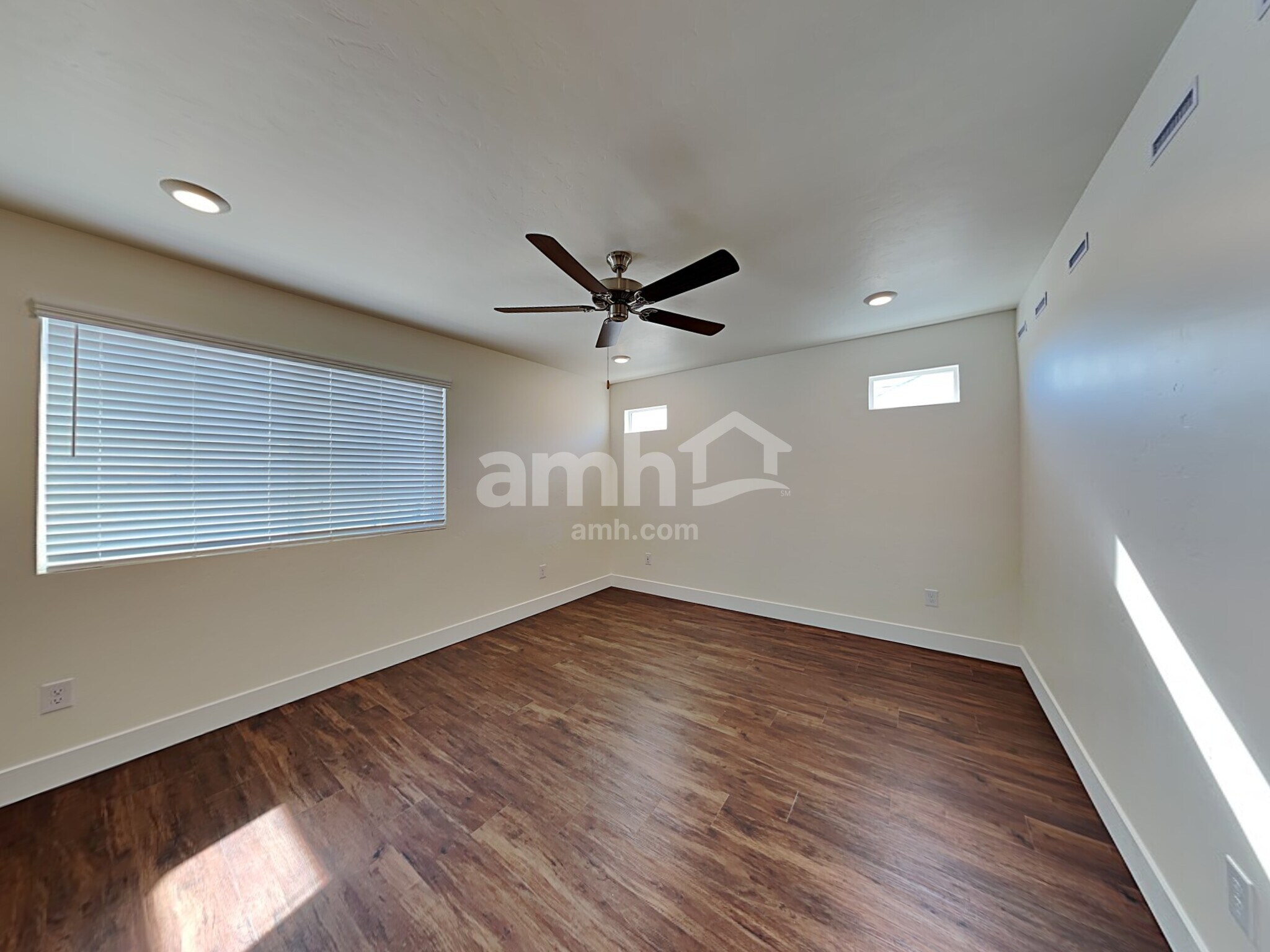 Building Photo - 1113 Moorside Ave