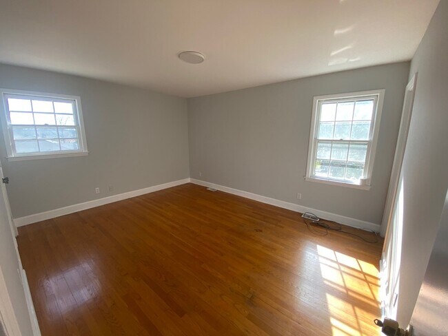 Building Photo - 243 St Matthews Ln