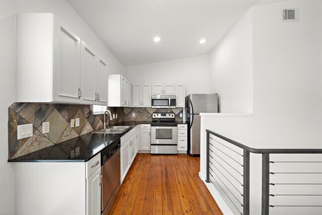 Building Photo - 5920 Fairdale Ln