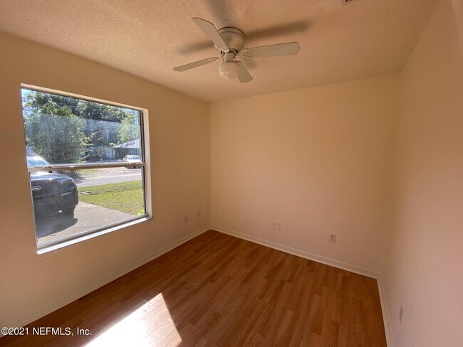 Building Photo - 908 Helen St