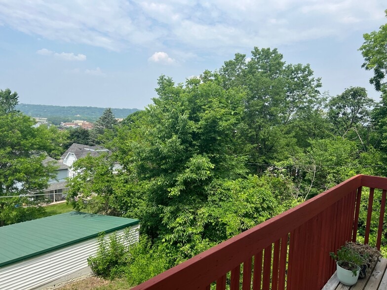 Building Photo - 120 Locust St