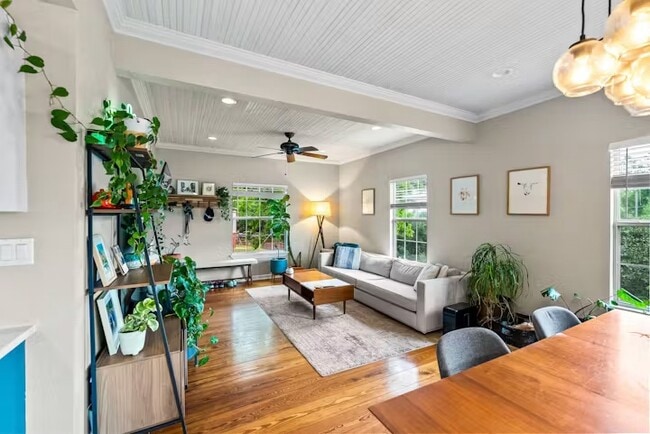 Building Photo - 800 Prospect Ave