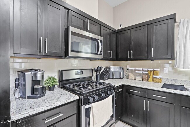 Building Photo - 629 Guy Meyers