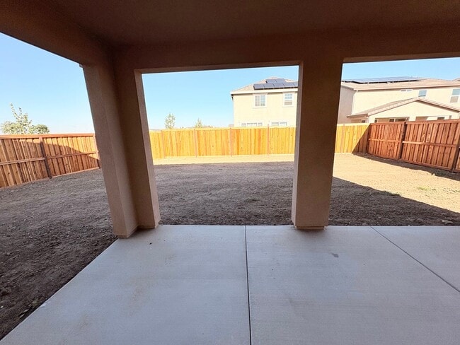 Building Photo - 2 WEEKS FREE RENT November Special - Beaut...