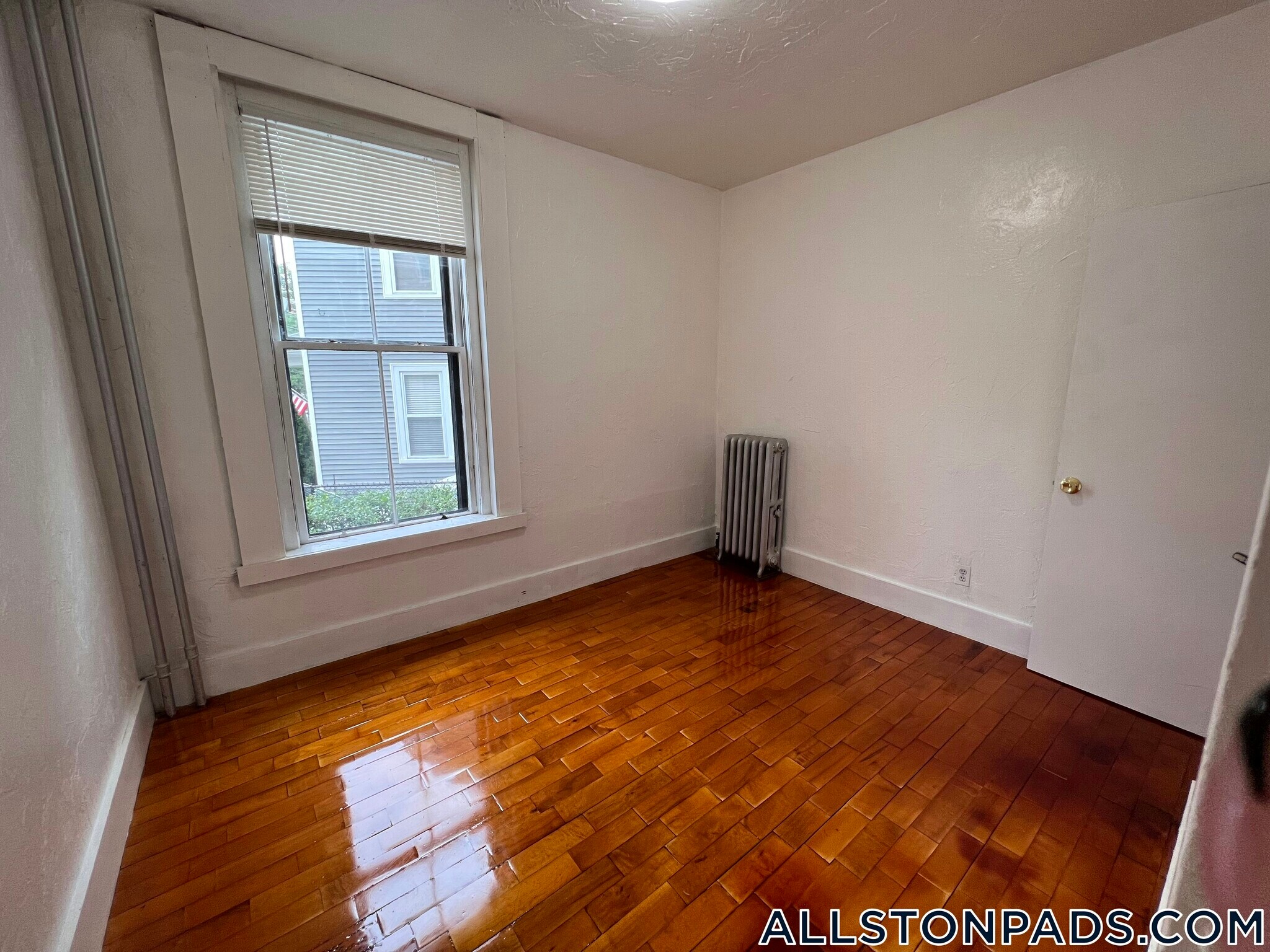 Building Photo - 4 Adella Pl