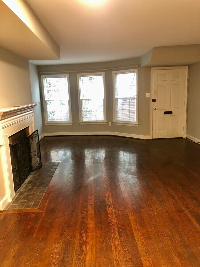 Building Photo - 939 25th St NW