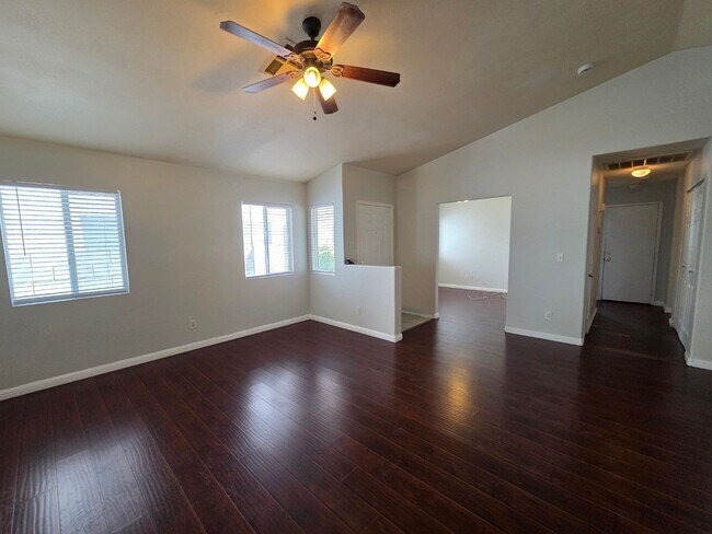Building Photo - Cozy 3 Bedroom Single Story Home with a Den