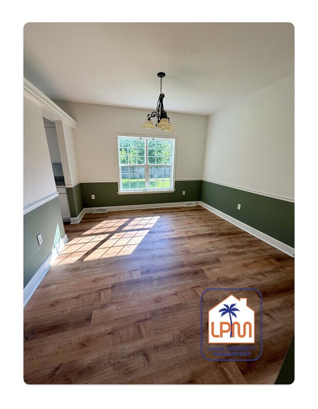 Building Photo - Spacious 3-Bed Retreat with Granite Kitchen & Cozy Fireplace