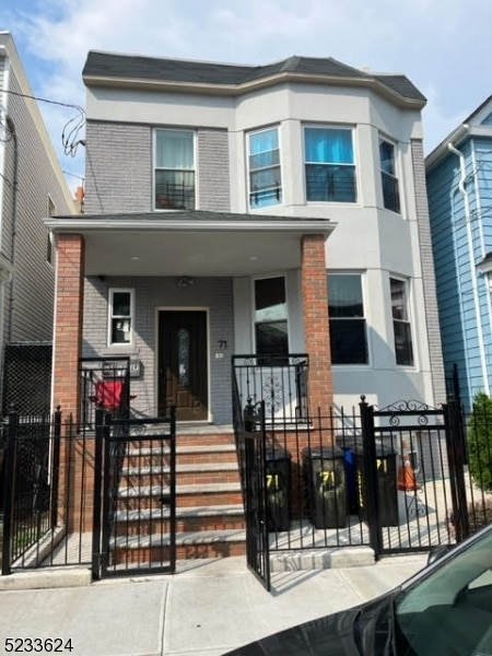 Building Photo - 71 Irving St