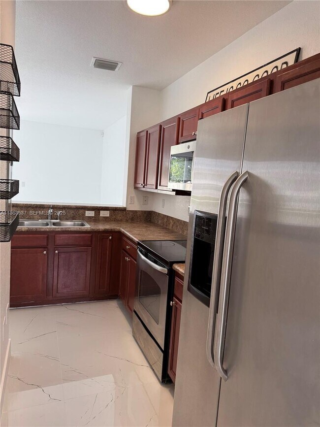 Building Photo - 2853 SE 1st Dr