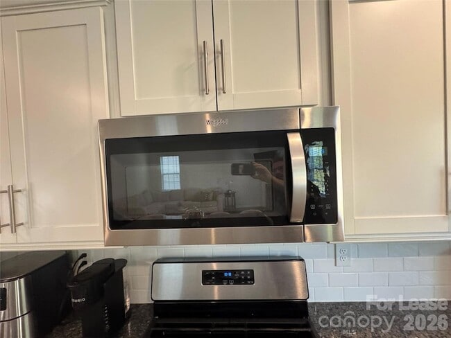 Building Photo - 1924 Vanderlyn St