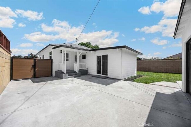 Building Photo - 6112 Freckles Rd