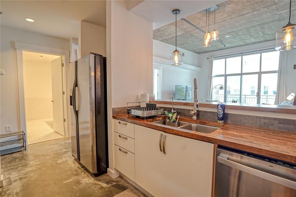 Building Photo - 245 N Highland Ave NE