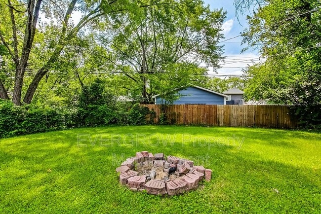 Building Photo - 3962 Strathmore Dr