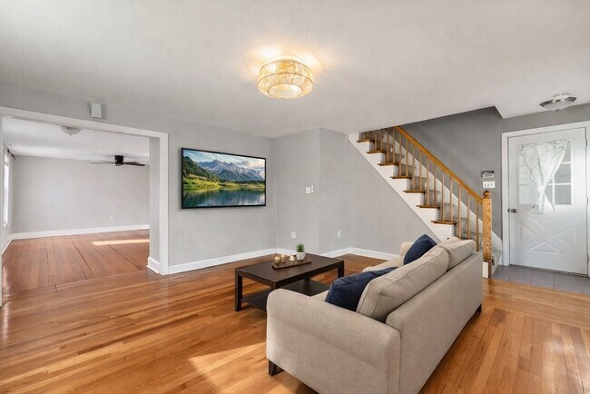 Building Photo - 12 Wright St