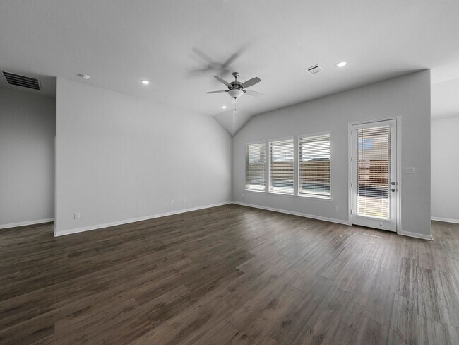 Building Photo - Almost New, Modern Look 4 Bed 3 Bath House in Van Alstyne Available Now!