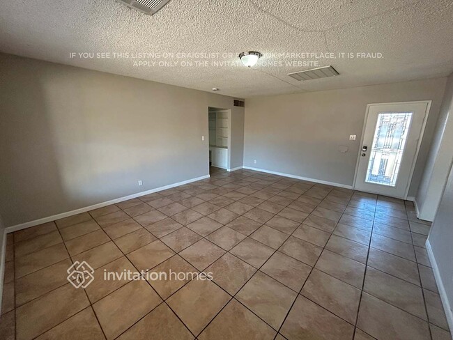 Building Photo - 4136 W Claremont St
