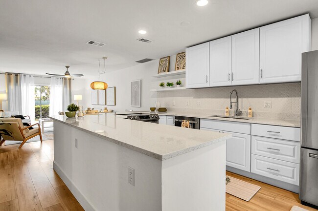 Building Photo - 8799 Bella Vista Dr