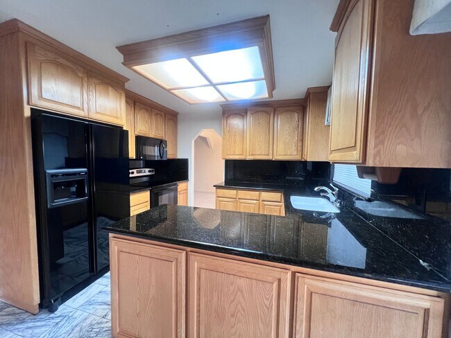 Building Photo - $500 OFF FIRST MONTH'S RENT!!!  BEAUTIFUL TWO LEVEL 3BD/3BA HOME AVAILABLE IN NEWARK, CA !!!!!!