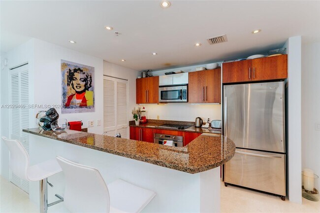 Building Photo - 300 S Biscayne Blvd