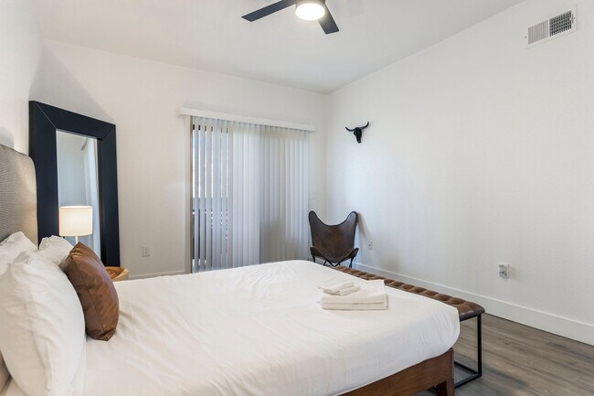 Building Photo - 14201 N 70th Way