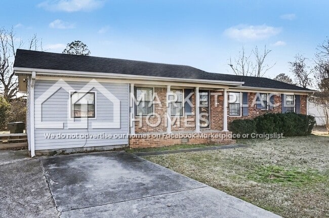 Building Photo - 201 Larkwood Dr SW