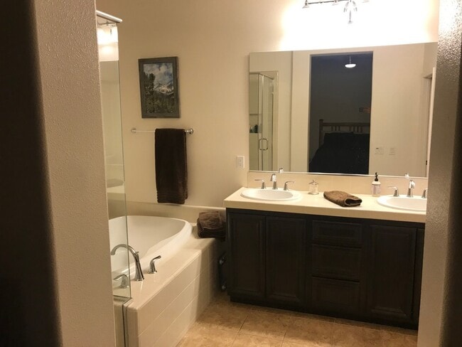 Building Photo - 3bed/2.5bath in Aliso Viejo! Newer Condo, ...