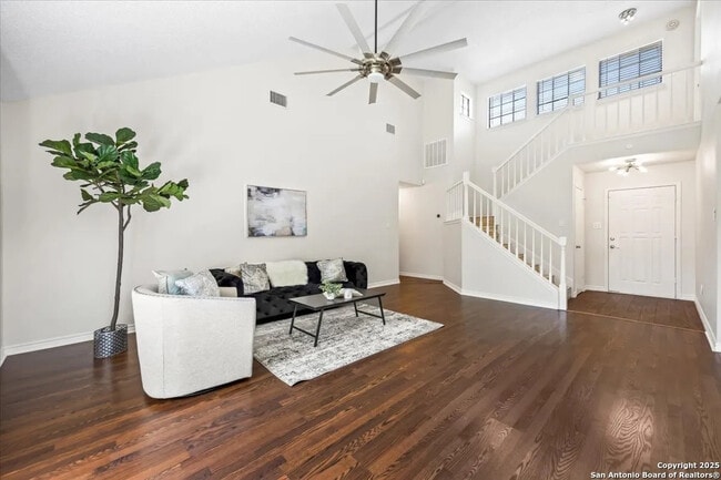 Building Photo - 10133 Sandyglen