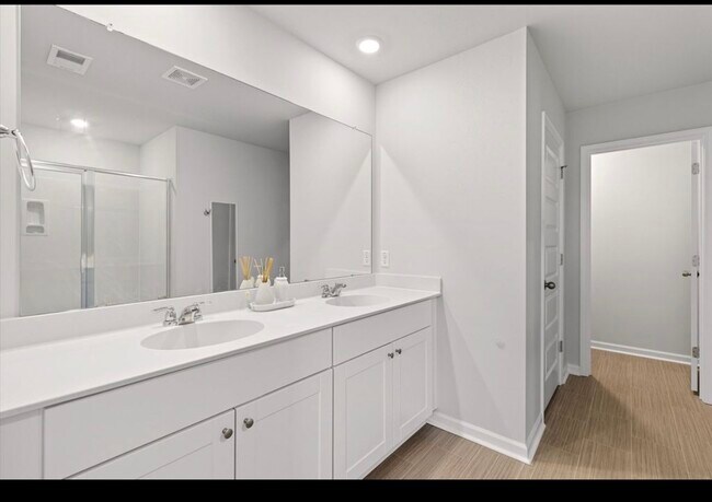 Building Photo - 116 Post Ml Dr