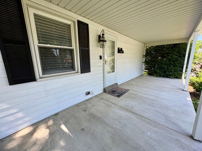 Building Photo - 4 Bedroom 2 Bathroom in Harrisburg!