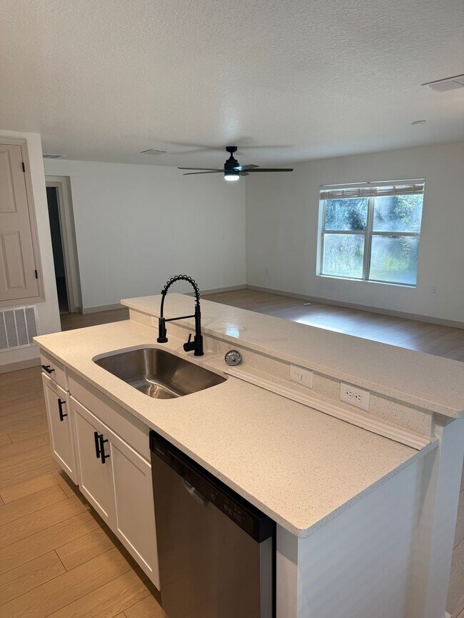 Building Photo - Remodeled Single Family Home in Hunter's Ridge Ormond Beach