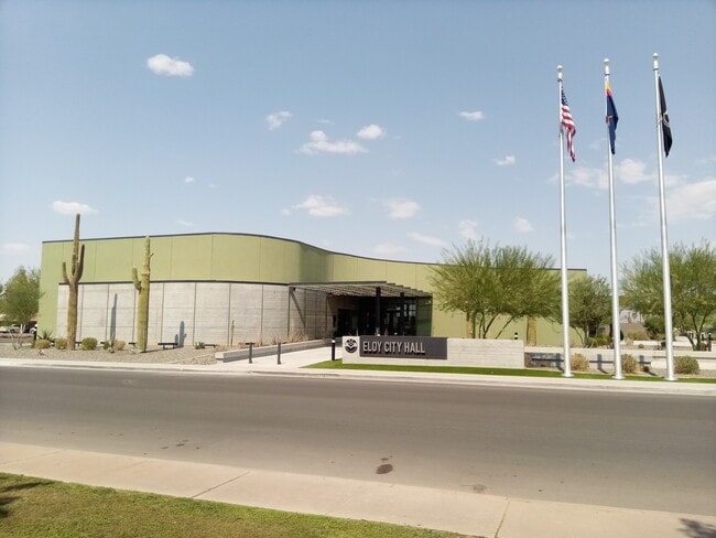 Building Photo - 151 S Seneca Dr