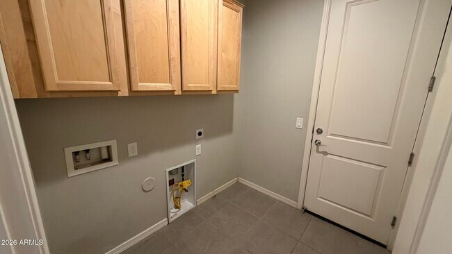 Building Photo - 41320 W Palmyra Ln