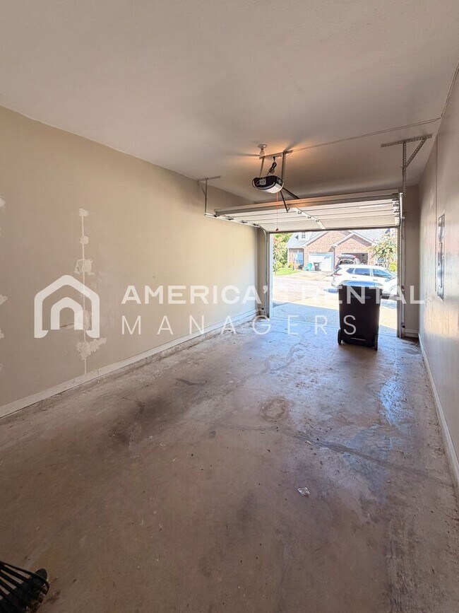 Building Photo - 3505 Savannah Park Ln