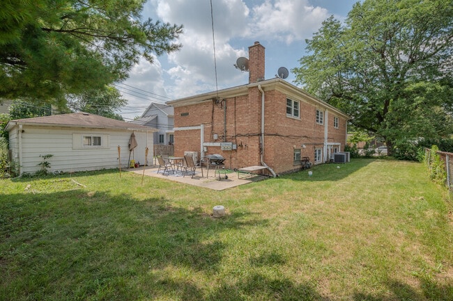 Building Photo - 323 Marshall Rd
