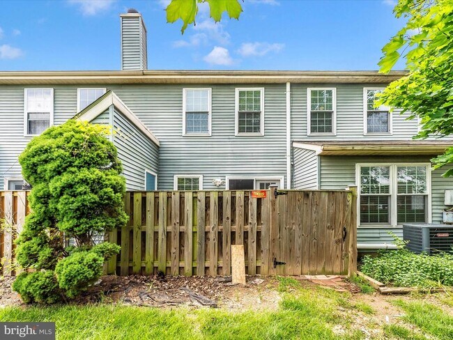 Building Photo - 5803 Oleander Pl