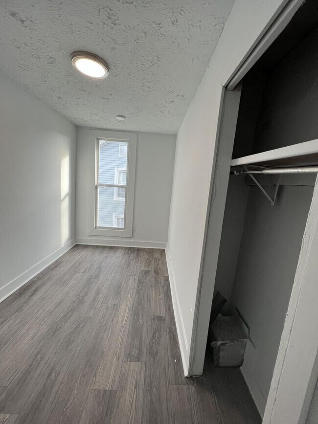 Building Photo - 426 Park Ave
