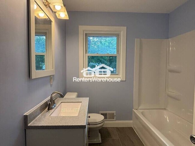 Building Photo - Available now - Beautifully Updated 4 Bedr...